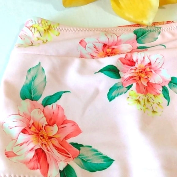 CUPSHE PEACH FLORAL HI-WAIST BIKINI BOTTOM SIZE MEDIUM NWT - Picture 3 of 9